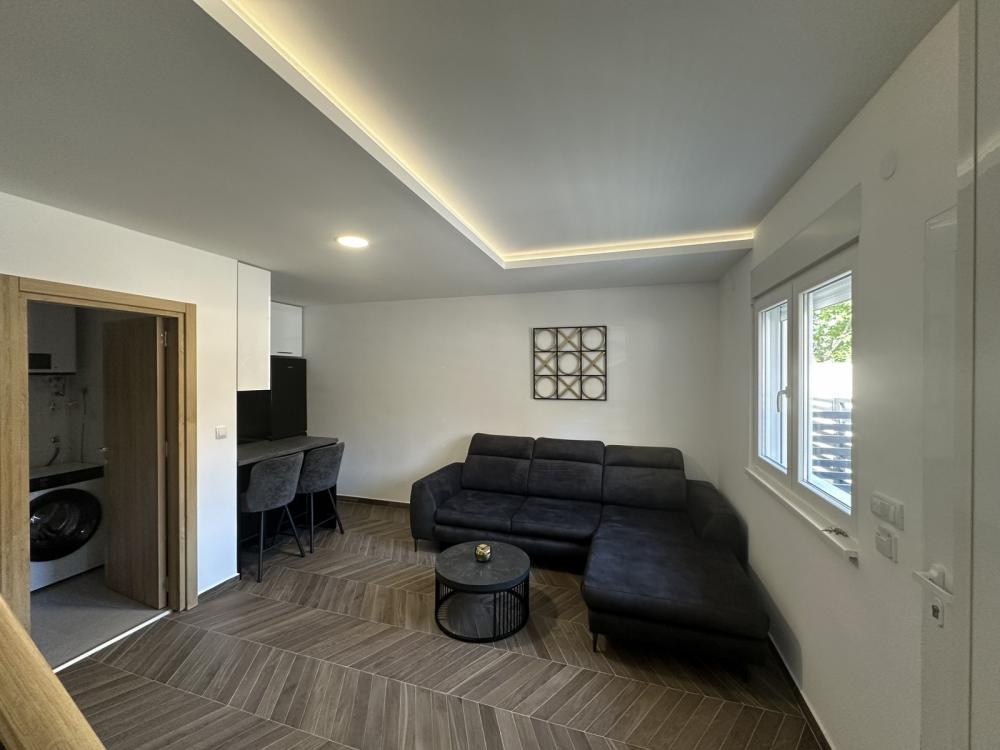 Slika 2 - Prodajem nov uknjizen stan na Novoj Detelinari