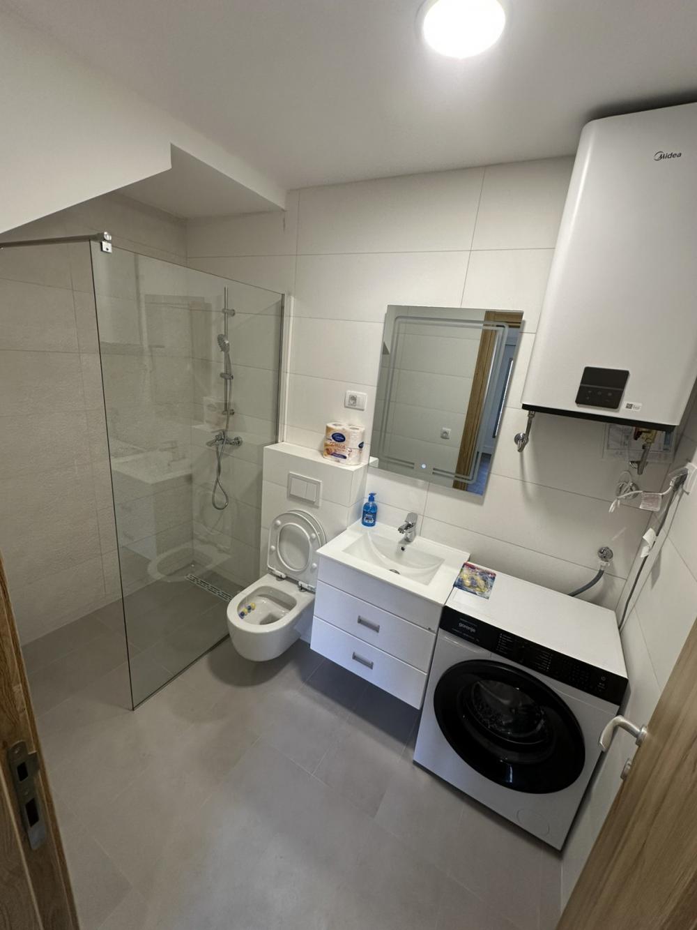 Slika 5 - Prodajem nov uknjizen stan na Novoj Detelinari