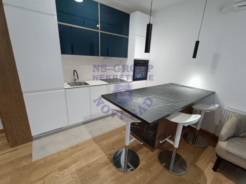 Glavna slika -Prodaja stana, 42m2, Telep Novi Sad, sa terasom, ima lift