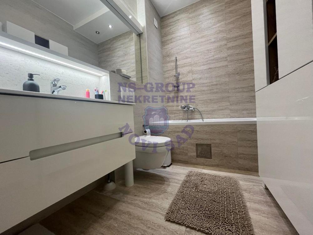 Slika 3 - Odlican cetvorosoban stan na Novoj Detelinari!