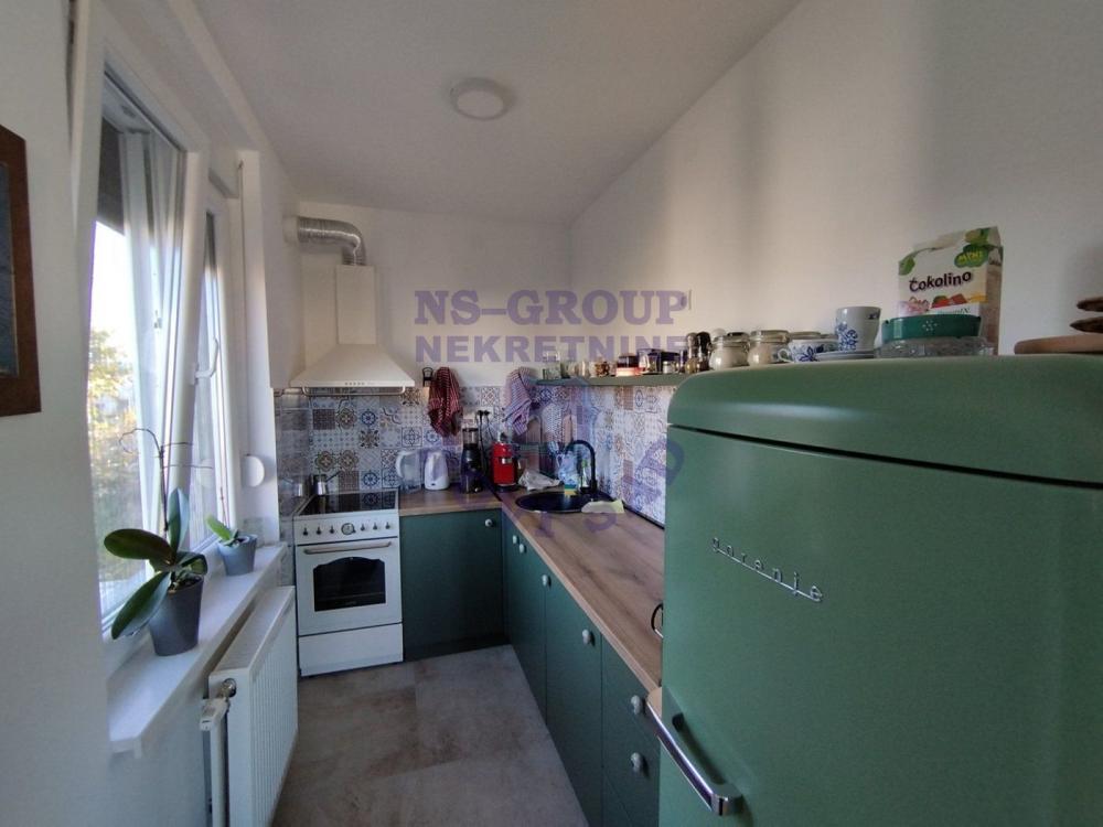 Slika 3 - Trosoban, 70m2, Grbavica Novi Sad, sa terasom, ima lift