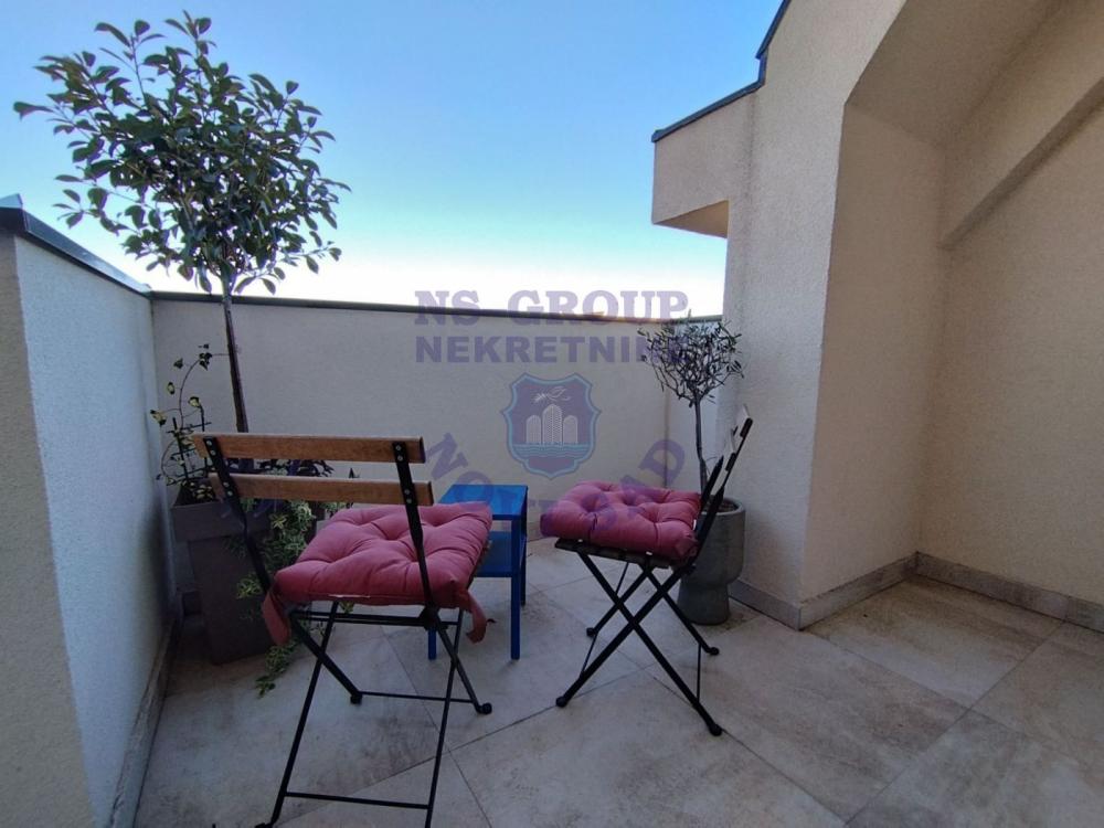 Slika 9 - Trosoban, 70m2, Grbavica Novi Sad, sa terasom, ima lift