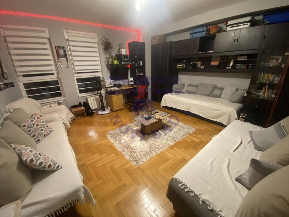 Slika 5 - Trosoban, 98m2, Jugovićevo Novi Sad, sa terasom, ima lift