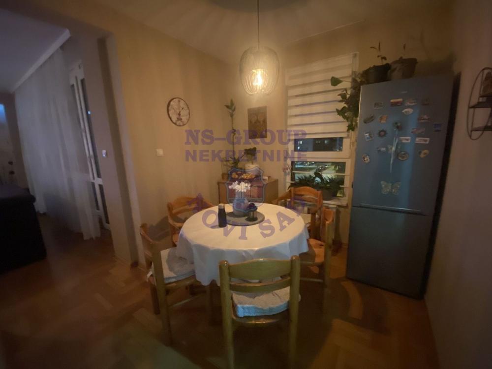 Slika 3 - Trosoban, 98m2, Jugovićevo Novi Sad, sa terasom, ima lift