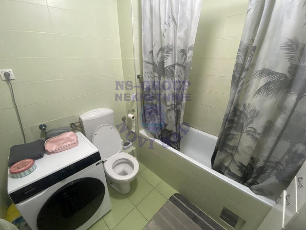 Slika 7 - Trosoban, 98m2, Jugovićevo Novi Sad, sa terasom, ima lift