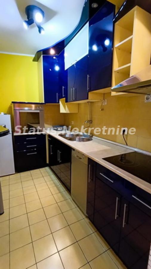 Slika 7 - Bulevar-Uknjižen Lep Dvosoban stan 53 m2 na četvrtom spratu preko puta Futoške Pijace-065/385 8880