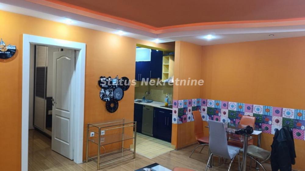 Slika 3 - Bulevar-Uknjižen Lep Dvosoban stan 53 m2 na četvrtom spratu preko puta Futoške Pijace-065/385 8880