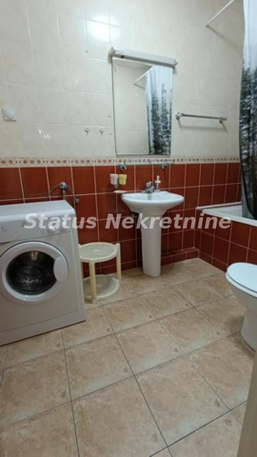 Slika 8 - Bulevar-Uknjižen Lep Dvosoban stan 53 m2 na četvrtom spratu preko puta Futoške Pijace-065/385 8880