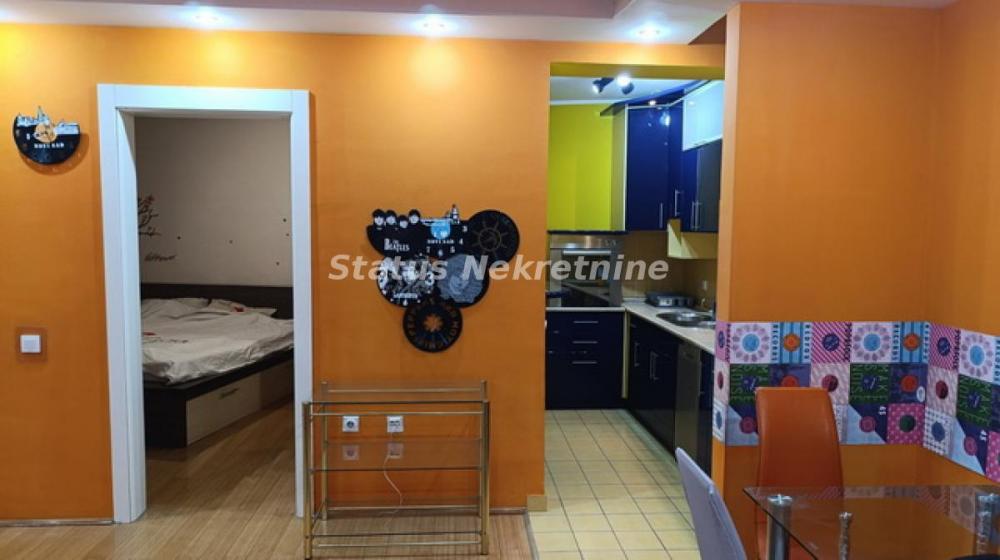 Slika 6 - Bulevar-Uknjižen Lep Dvosoban stan 53 m2 na četvrtom spratu preko puta Futoške Pijace-065/385 8880