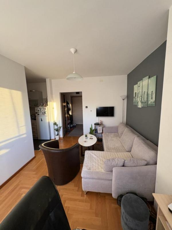 Glavna slika -Jednoiposoban stan na Adamovićevom naselju