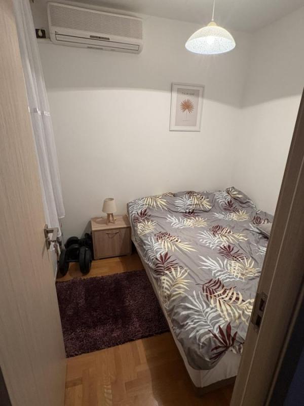 Slika 5 - Jednoiposoban stan na Adamovićevom naselju