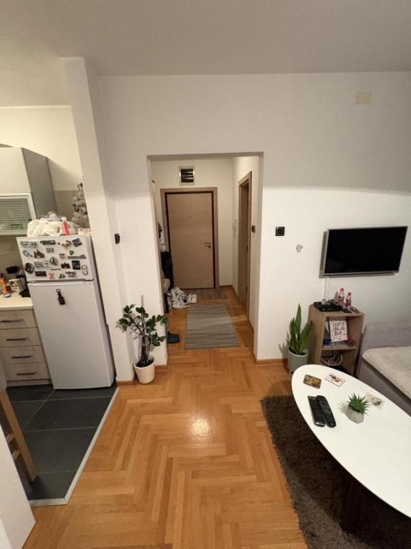 Slika 3 - Jednoiposoban stan na Adamovićevom naselju