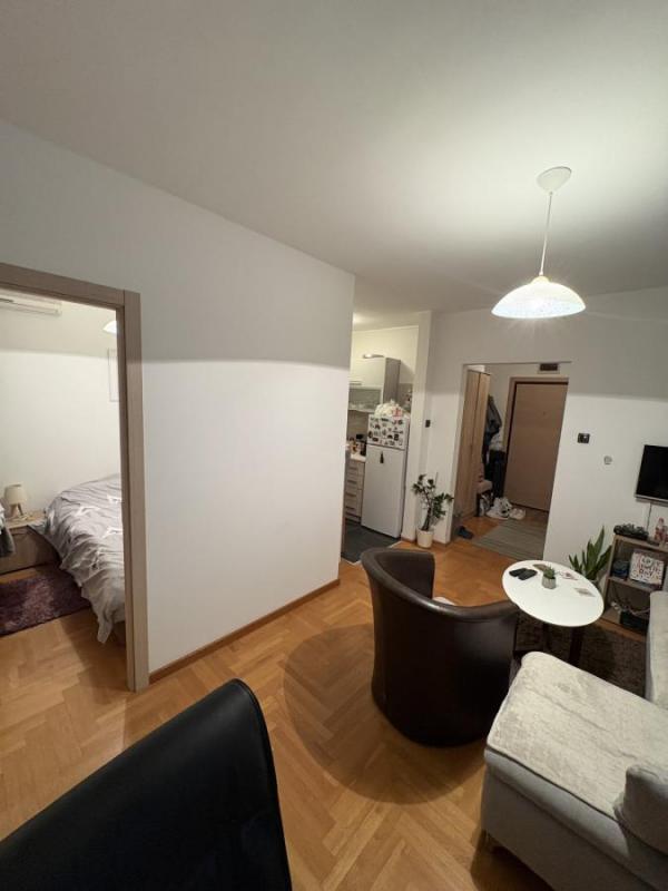 Slika 2 - Jednoiposoban stan na Adamovićevom naselju