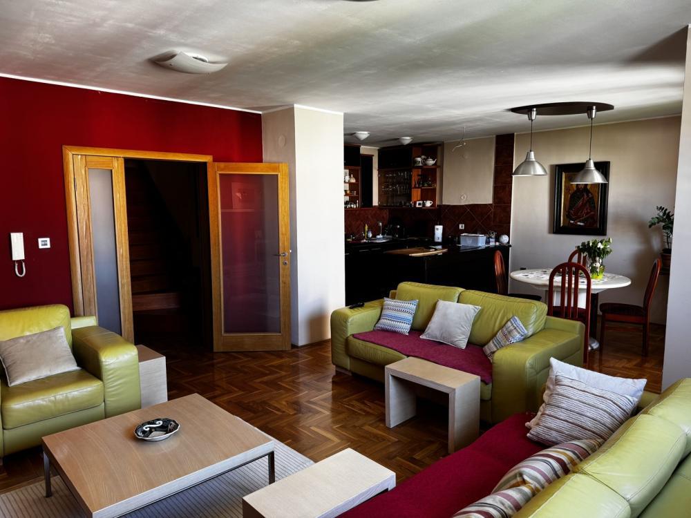 Glavna slika -Petosoban, 143m2, Nova Detelinara Novi Sad, ima lift