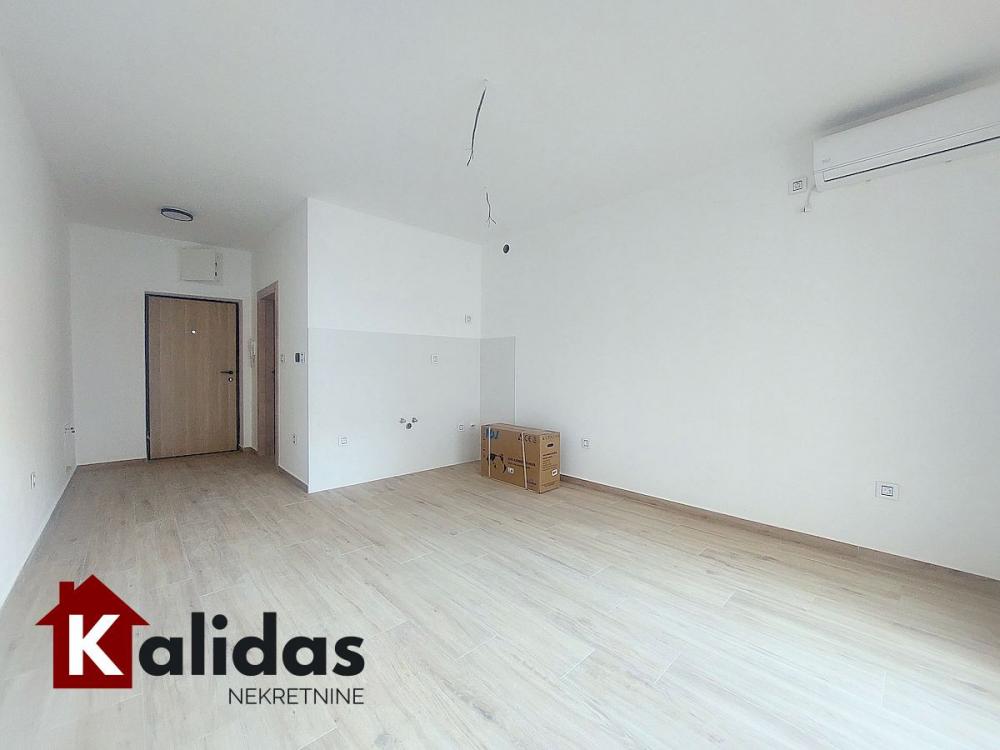 Slika 4 - Stan,NOVI SAD,CENTAR,kv: 24, € 103000, ID: 1008277