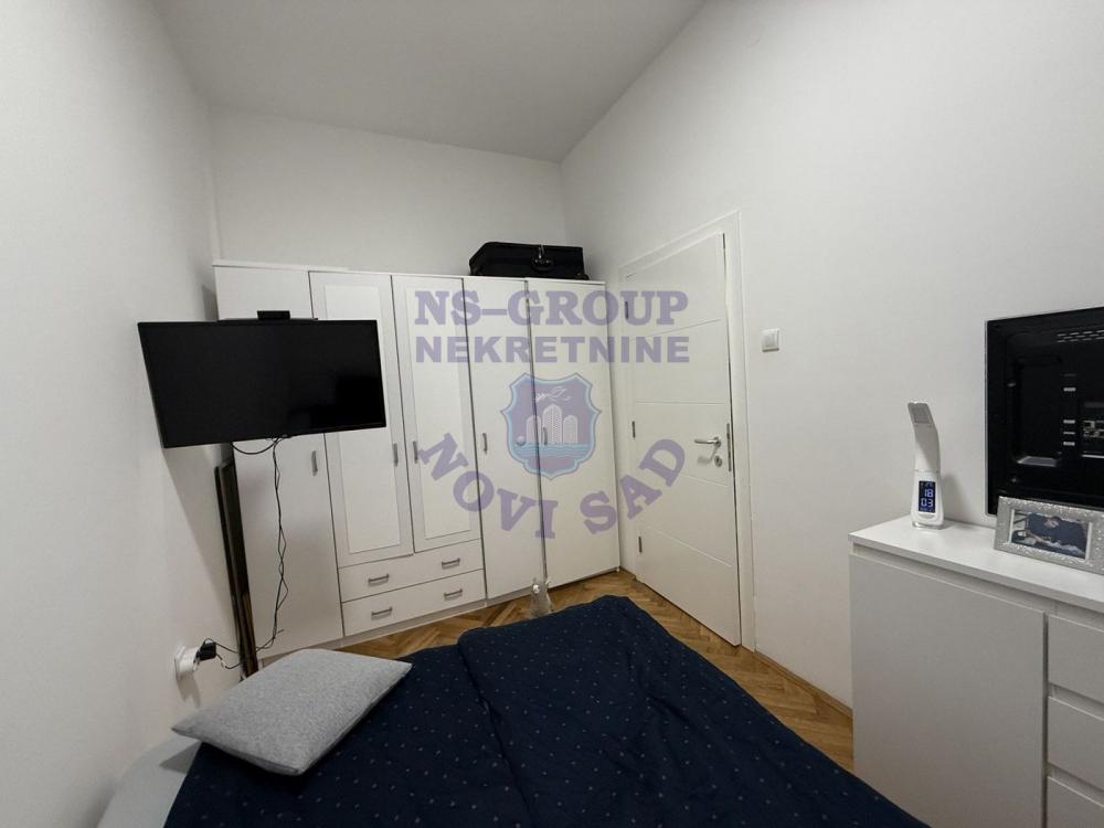 Slika 4 - Dvosoban, 53m2, Bulevar oslobođenja Novi Sad, sa terasom, ima lift