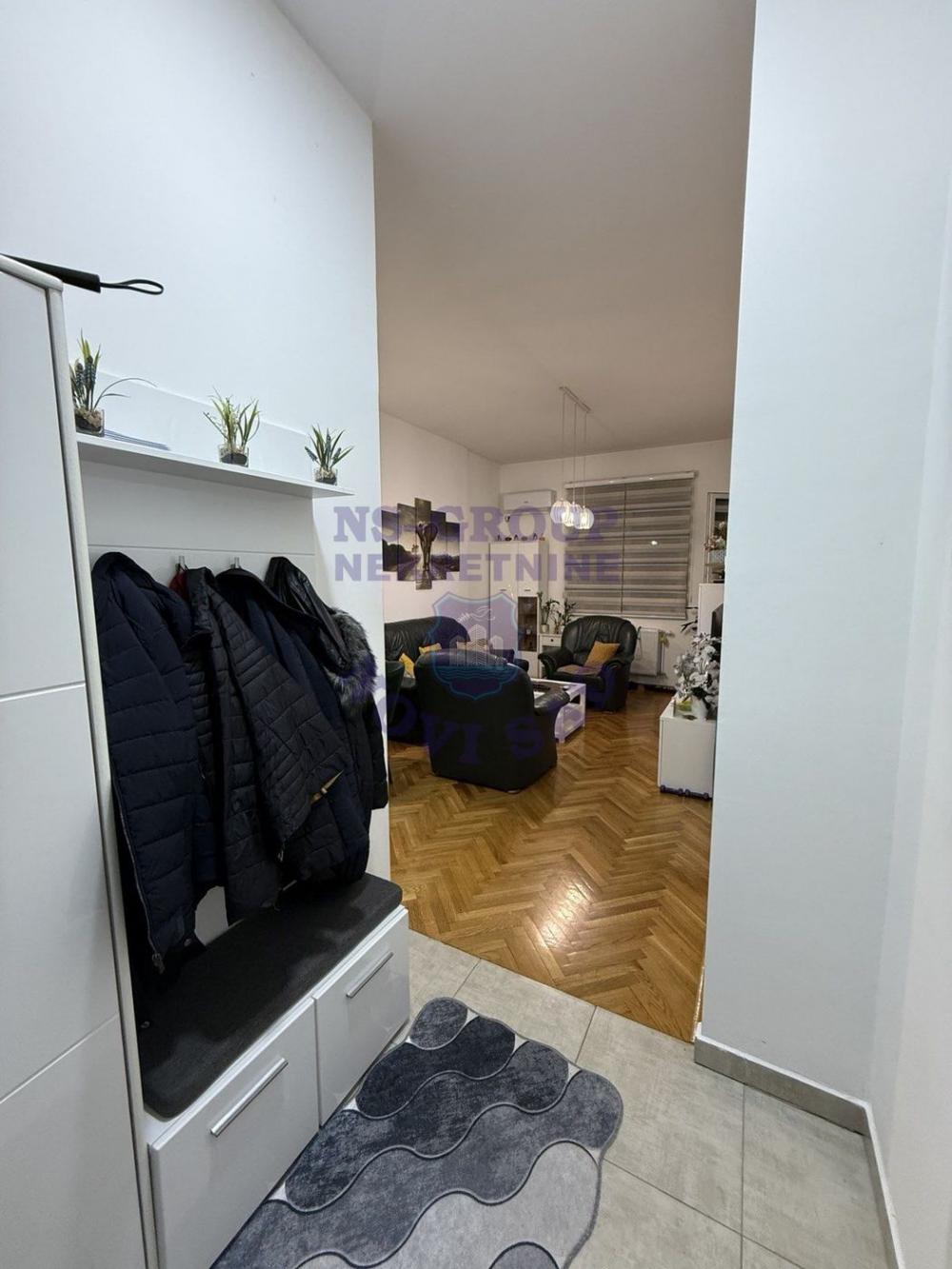 Slika 6 - Dvosoban, 53m2, Bulevar oslobođenja Novi Sad, sa terasom, ima lift