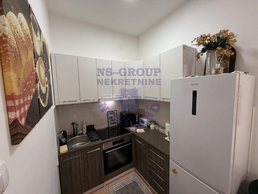 Slika 2 - Dvosoban, 53m2, Bulevar oslobođenja Novi Sad, sa terasom, ima lift