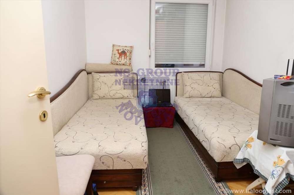 Slika 3 - Prodaja stana, 64m2, Adamovićevo naselje Novi Sad, sa terasom, ima lift