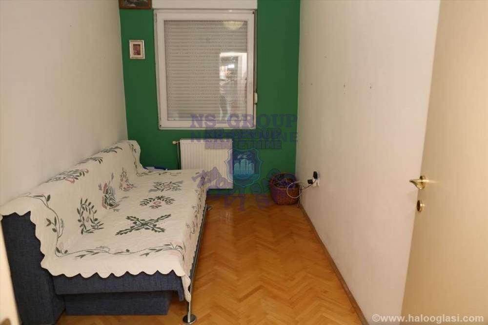 Slika 4 - Prodaja stana, 64m2, Adamovićevo naselje Novi Sad, sa terasom, ima lift