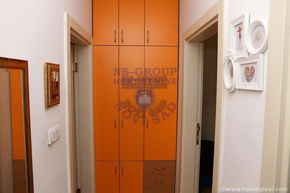 Slika 5 - Prodaja stana, 64m2, Adamovićevo naselje Novi Sad, sa terasom, ima lift