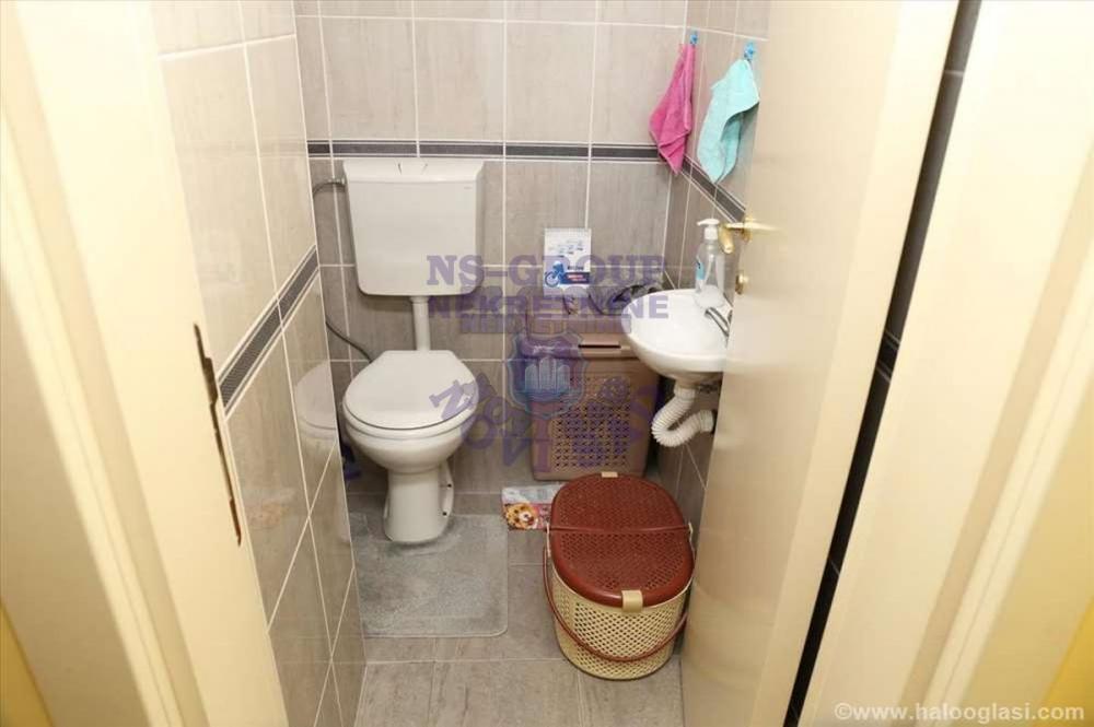 Slika 7 - Prodaja stana, 64m2, Adamovićevo naselje Novi Sad, sa terasom, ima lift