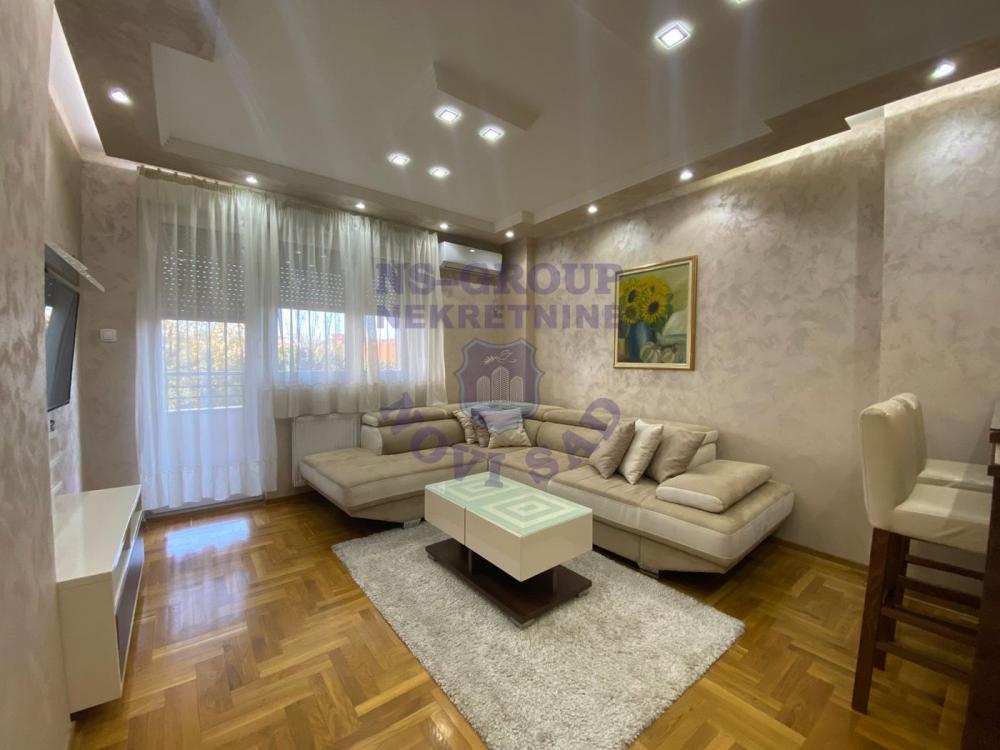 Glavna slika -Fenomenalan trosoban stan na Bulevaru Evrope