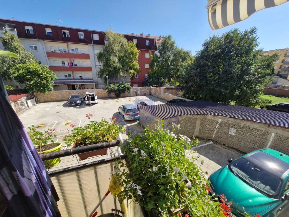 Slika 4 - Prodaja stana, 77m2, Grbavica Novi Sad, sa terasom, ima lift