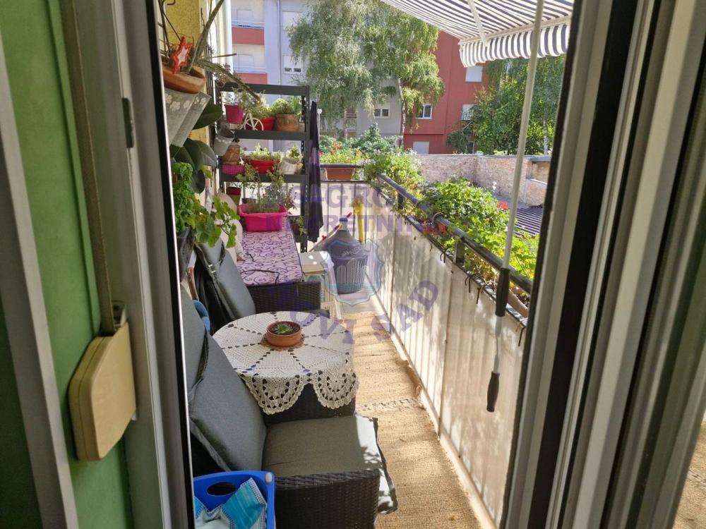 Slika 3 - Prodaja stana, 77m2, Grbavica Novi Sad, sa terasom, ima lift