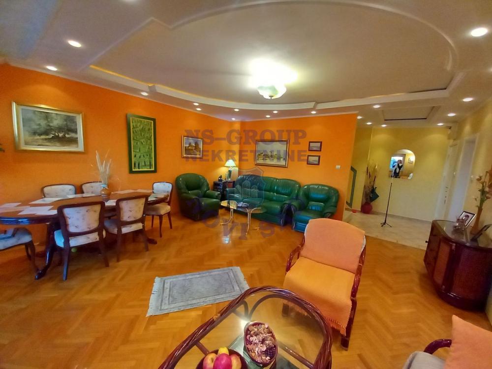 Slika 2 - Troiposoban, 102m2, Grbavica Novi Sad, sa terasom, ima lift