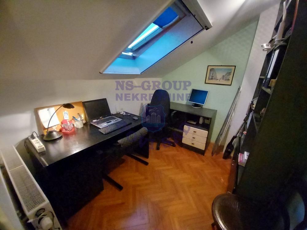 Slika 10 - Troiposoban, 102m2, Grbavica Novi Sad, sa terasom, ima lift