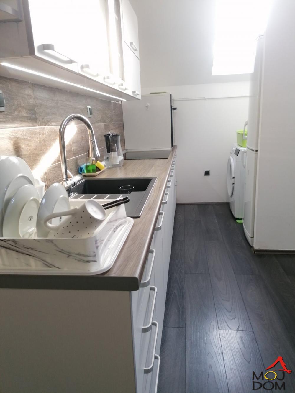 Slika 9 - Stan,NOVI SAD,DETELINARA,kv: 36, € 72100, ID: 1030706