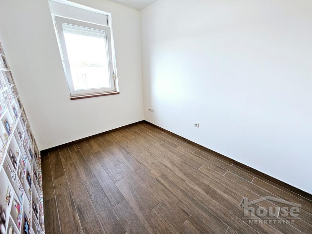 Slika 11 - Stan,PETROVARADIN,KARAGACA,kv: 106.00, € 175000, ID: 1064802