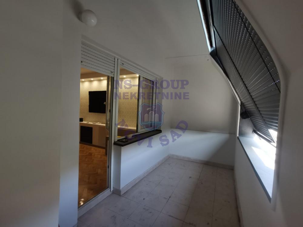 Slika 1 - Četvorosoban, 100m2, Grbavica Novi Sad, sa terasom