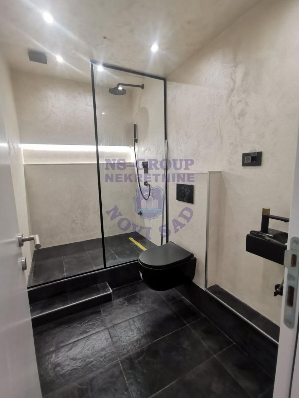 Slika 5 - Četvorosoban, 100m2, Grbavica Novi Sad, sa terasom