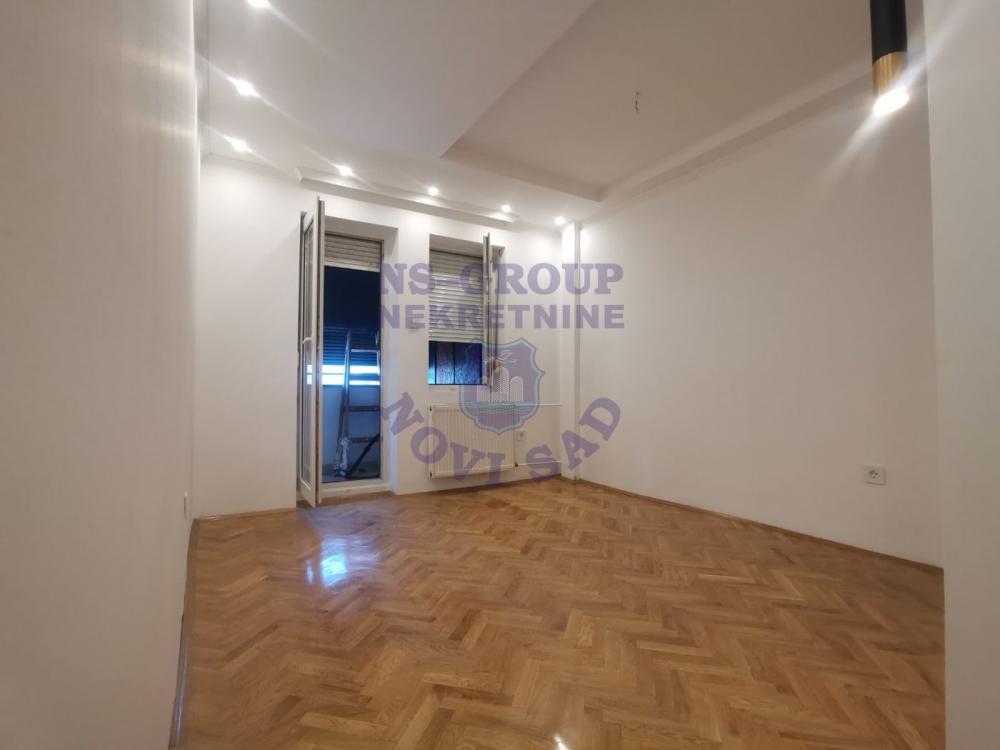 Slika 8 - Četvorosoban, 100m2, Grbavica Novi Sad, sa terasom