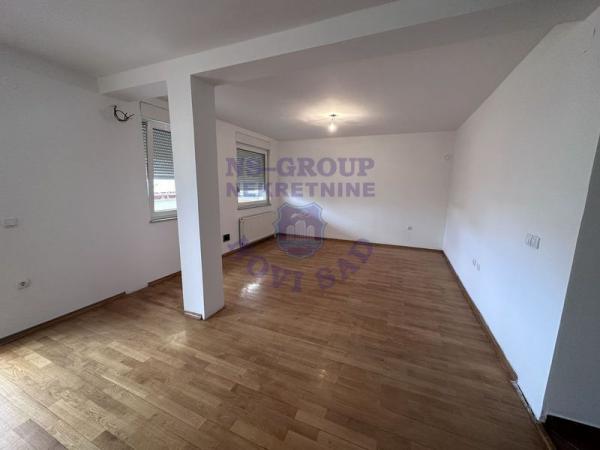 Slika 1 - 539642-Predstavljamo vam prostran i funkcionalan petosoban stan koji se nalazi u samom centru grada.