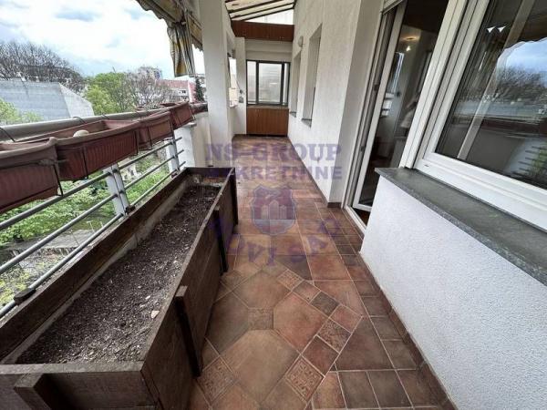 Slika 11 - 539642-Predstavljamo vam prostran i funkcionalan petosoban stan koji se nalazi u samom centru grada.