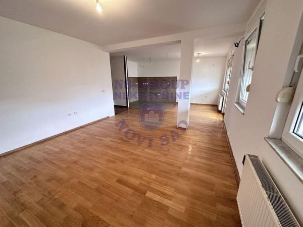 Glavna slika -539642-Predstavljamo vam prostran i funkcionalan petosoban stan koji se nalazi u samom centru grada.