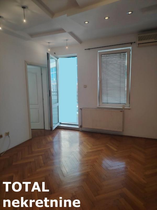 Slika 2 - Stan,NOVI SAD,BULEVAR,kv: 46.00, € 138000, ID: 1101601