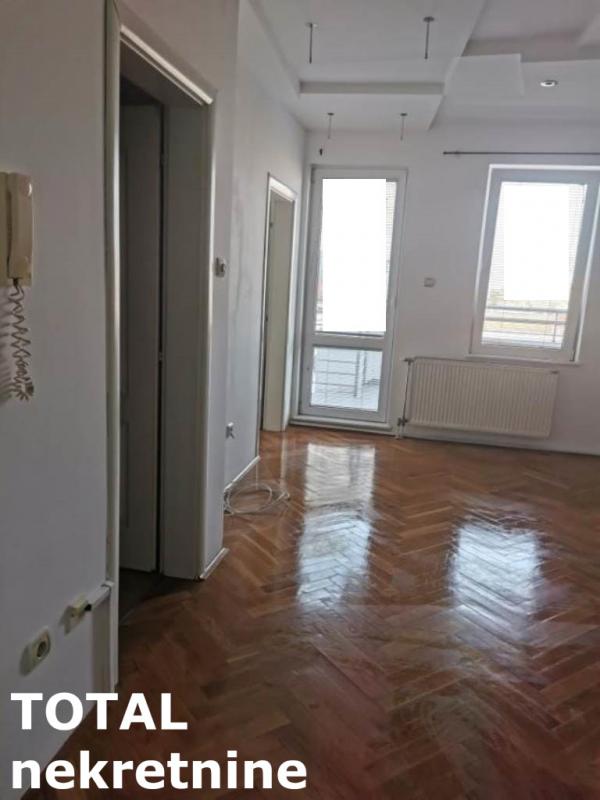 Slika 3 - Stan,NOVI SAD,BULEVAR,kv: 46.00, € 138000, ID: 1101601