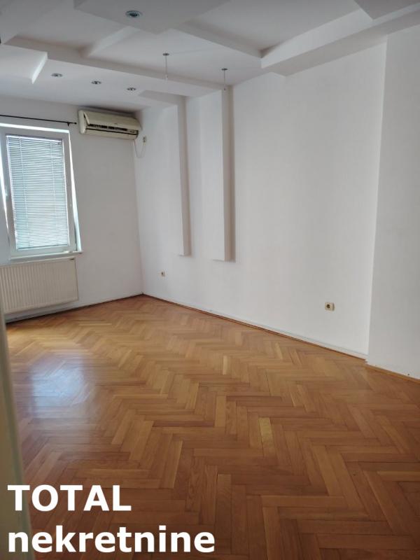 Slika 7 - Stan,NOVI SAD,BULEVAR,kv: 46.00, € 138000, ID: 1101601