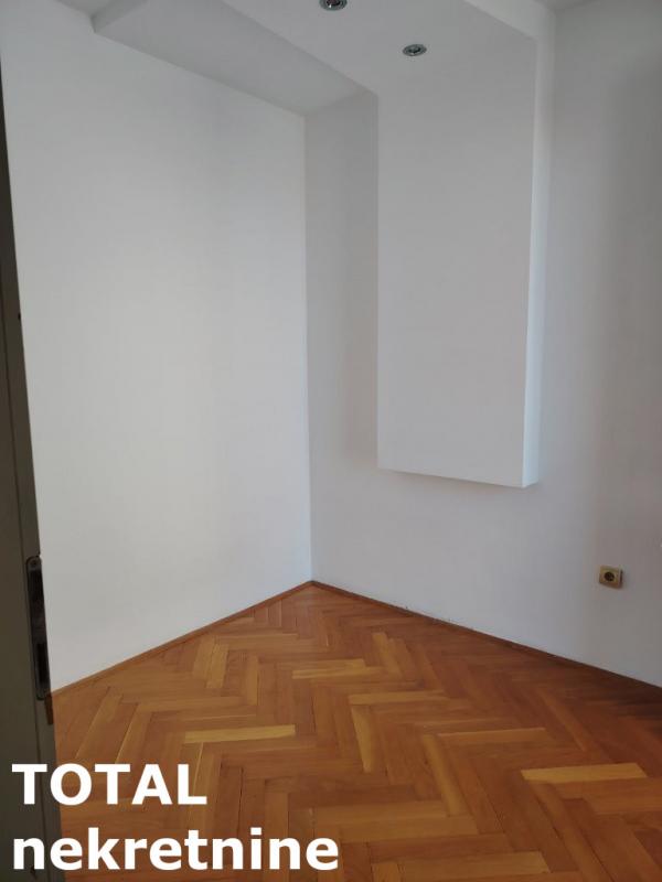 Slika 9 - Stan,NOVI SAD,BULEVAR,kv: 46.00, € 138000, ID: 1101601