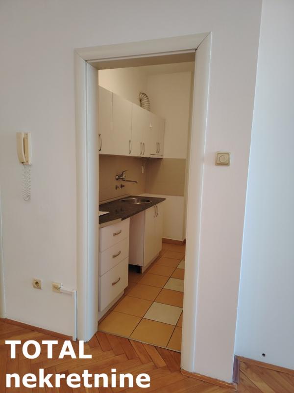 Slika 4 - Stan,NOVI SAD,BULEVAR,kv: 46.00, € 138000, ID: 1101601