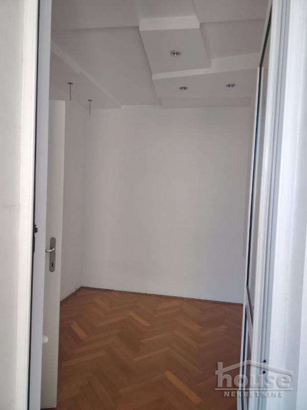 Slika 10 - Stan,NOVI SAD,BULEVAR,kv: 46.00, € 138000, ID: 1064753