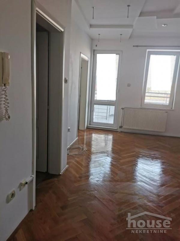 Slika 3 - Stan,NOVI SAD,BULEVAR,kv: 46.00, € 138000, ID: 1064753