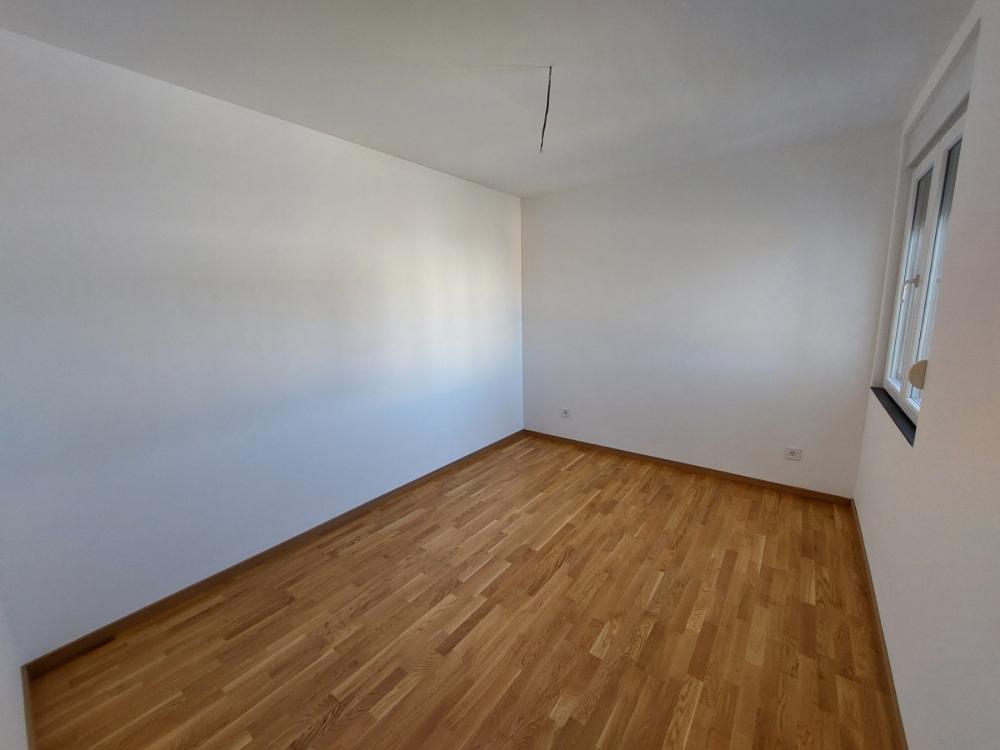 Slika 4 - Stan,PETROVARADIN,ALIBEGOVAC,kv: 70, € 144200, ID: 1019272