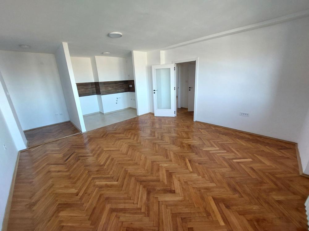 Slika 2 - Stan,NOVI SAD,BULEVAR,kv: 64, € 174500, ID: 1019273