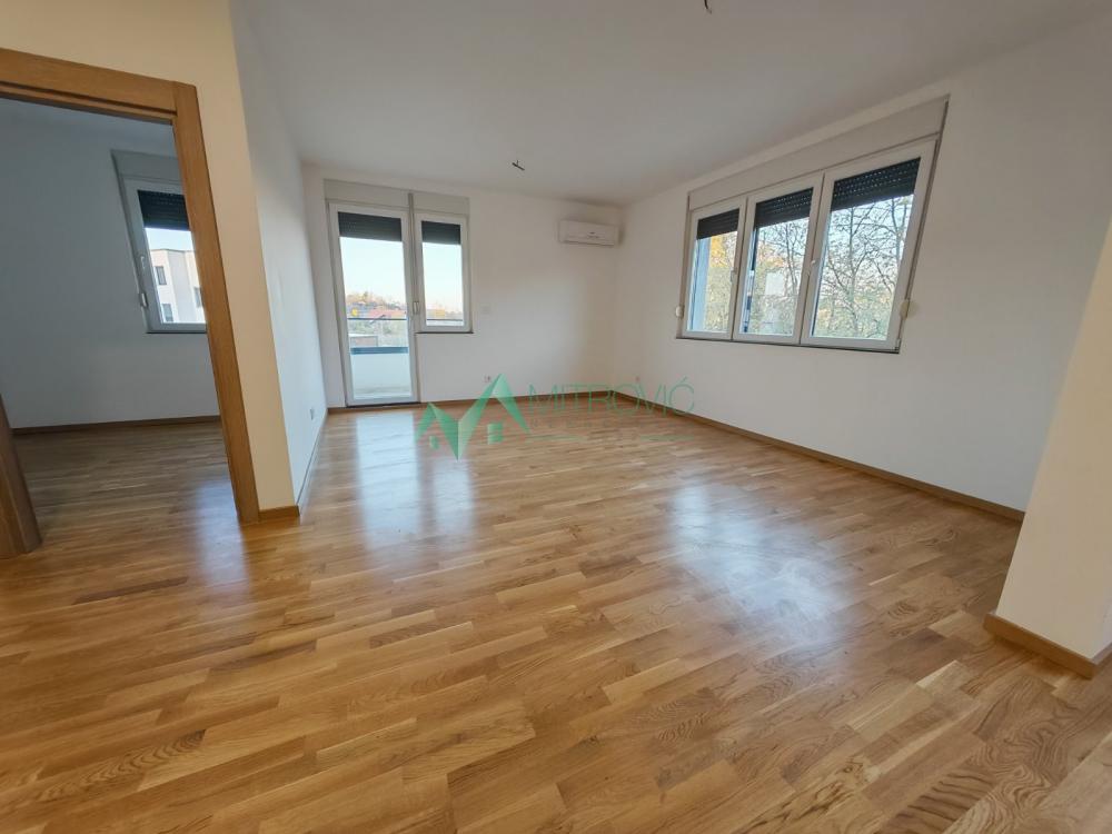 Slika 2 - Petrovaradin. Nov trosoban stan 70m2 sa parkingom. 