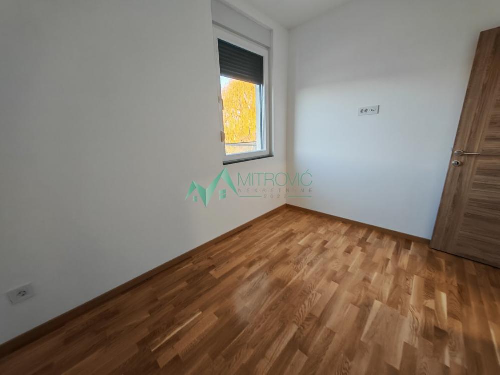 Slika 10 - Petrovaradin. Nov trosoban stan 70m2 sa parkingom. 